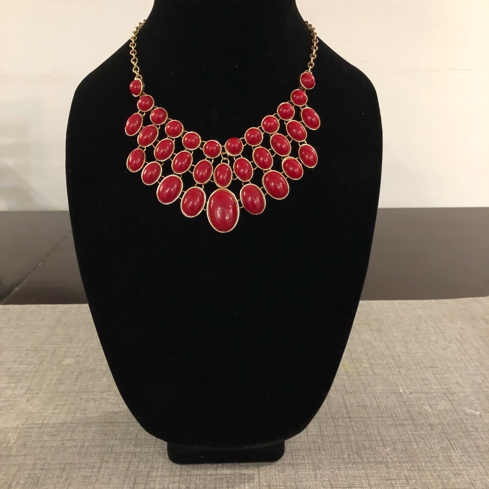 Very attractive red and gold necklace